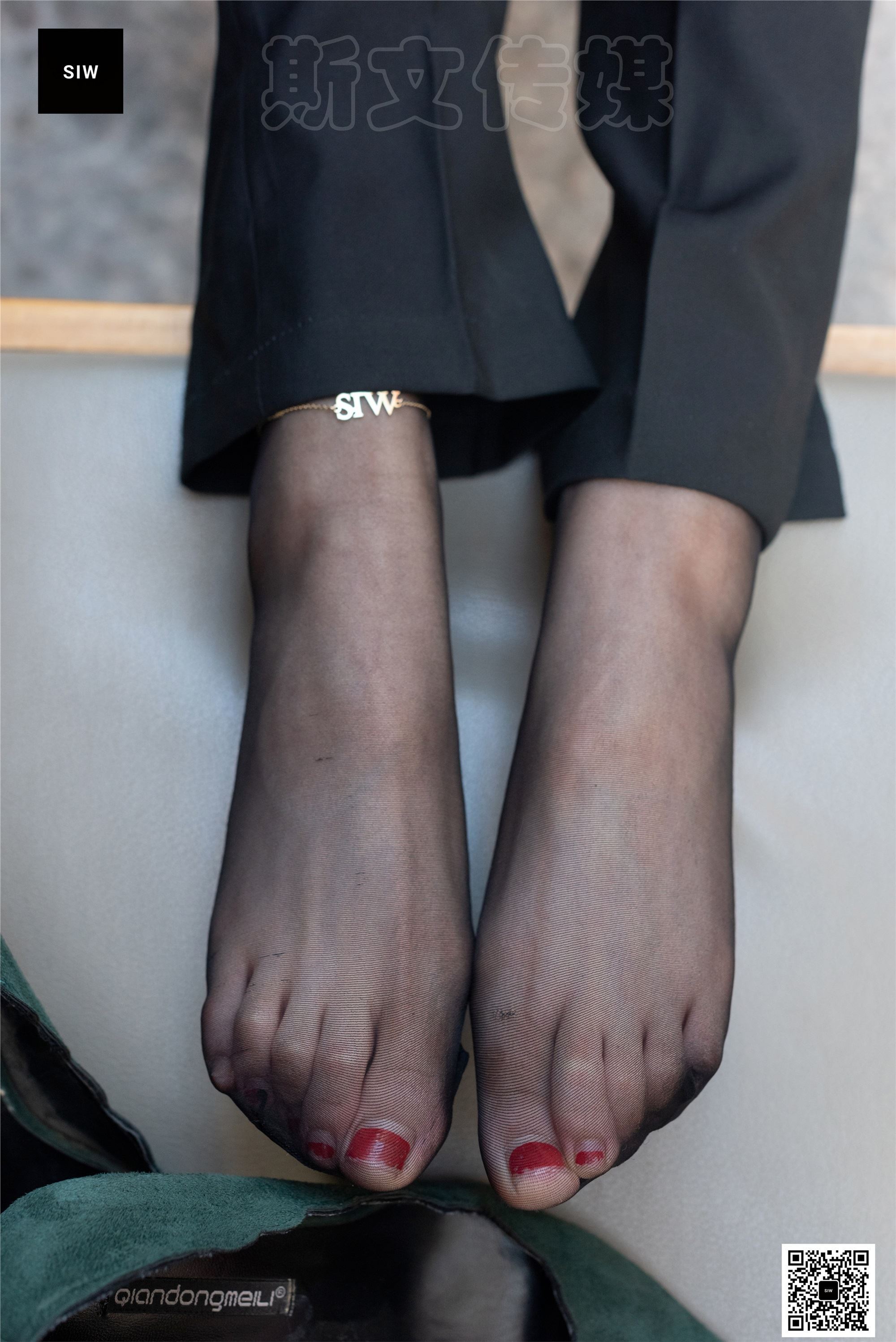 SIW斯文传媒 063 欧版翠绿印花高领长袖打底衫 - 新芳